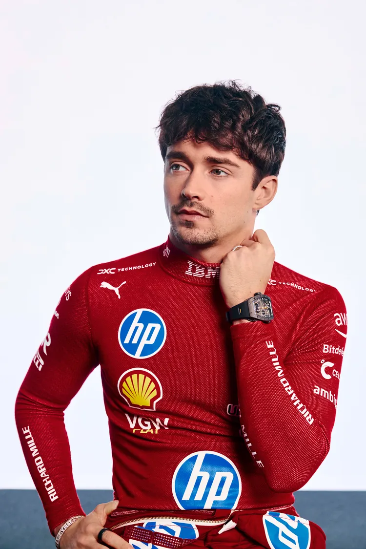 賽車手Charles Leclerc配戴此款腕錶。品牌提供