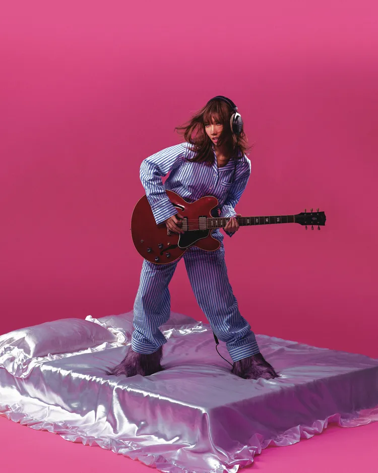 Karencici自立門戶後推出新專輯與專場，坦言壓力山大。圖／華納音樂x 、Boots n’ Cats Records提供