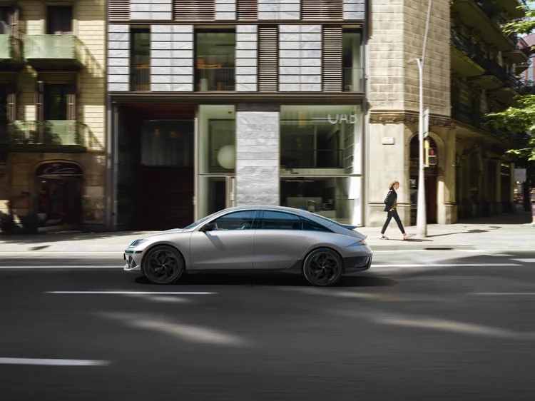 IONIQ 6的空氣力學設計不僅帶來0.21Cd超低風阻係數，更進一步優化行駛效率。業者提供