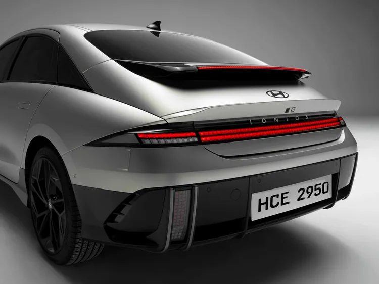 IONIQ 6同時也推出Night Package夜幕外觀套件。業者提供