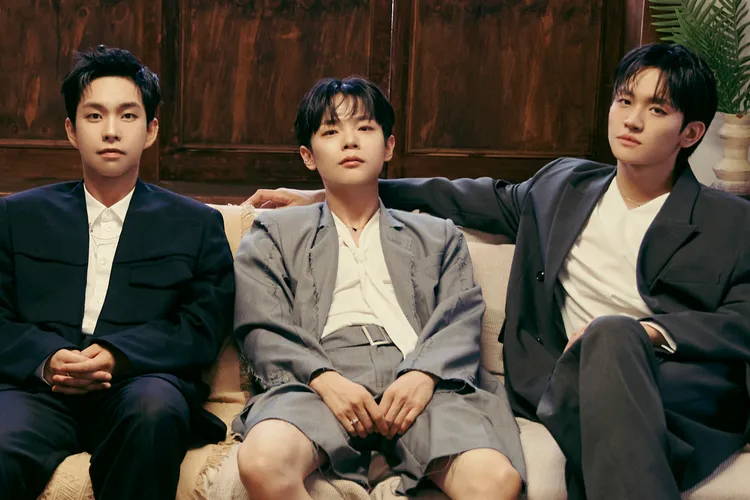 LUCY主唱崔庠燁（左起）、隊長辛禮讚、貝斯手趙元祥4月18日4度來台演出。網銀國際影視提供