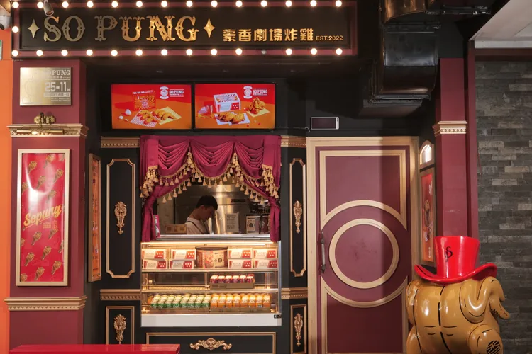 「豪香劇場炸雞」獨特美式復古劇院裝潢，迎接老饕到來。業者提供