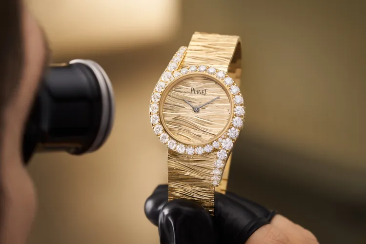 伯爵Limelight Gala系列18K玫瑰金宮廷式雕刻飾紋鑽石自動上鍊腕錶，32mm，18K玫瑰金錶殼，18K玫瑰金錶盤，18K玫瑰金錶帶，伯爵自製501P1自動上鍊機芯，動力儲存40小時，價格店洽。品牌提供