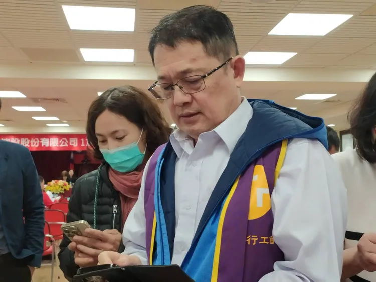 永豐金控於今(3)日召開股東臨時會，工會代表也到場表達意見。許麗珍攝