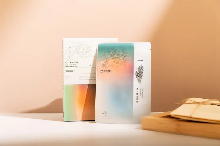 「森呼吸・美肌之旅」住房專案贈送的「五感森林療癒面膜」，以純正台灣檜木精油所打造，彷彿置身於大自然中，為旅客帶來身心靈沉浸式的放鬆體驗。業者提供