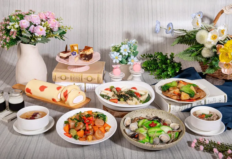 台北凱達百宴自助餐廳的餐檯也換上輕盈春裝，即日起將為女性朋友們獻上繽紛浪漫的春季饗宴。業者提供