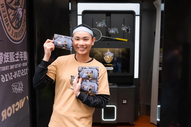 「合穎拍貼機」讓見不到小戴的球迷可與偶像「同框」。品牌提供