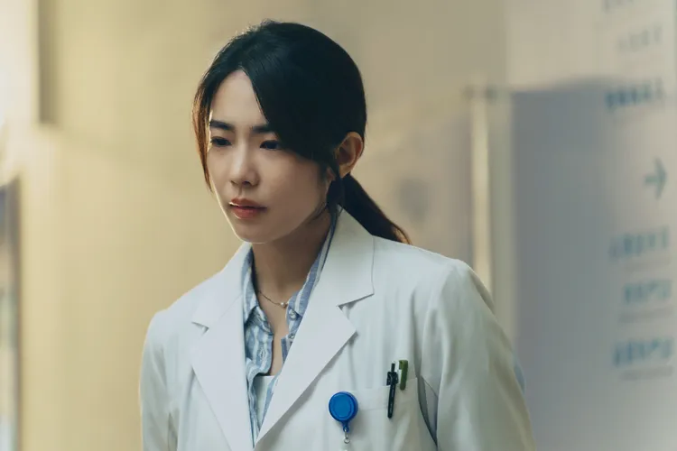 宇宙第一次飾演有輩分的角色。紅杉娛樂提供