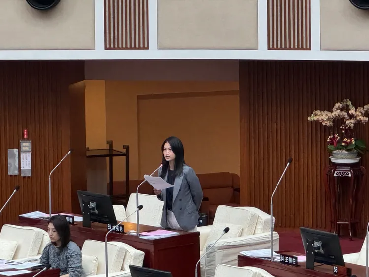 民進黨台北市議員林亮君呼籲民政局應建置預警戶政系統。記者張綵茜攝