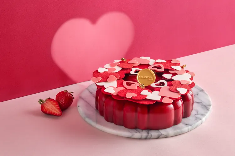 Drip & Dough精心打造母親節限定的「愛之女王」莓果檸香慕斯蛋糕七吋1880元，5/7前預付獨享早鳥88折。台北寒舍艾美酒店提供