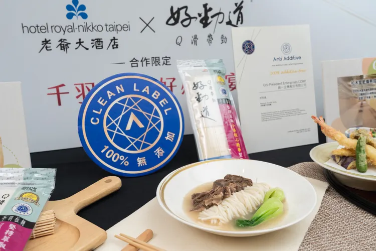 Le Café咖啡廳的「清燉牛肉湯拉麵」熬煮數小時濃郁湯頭和選用高級牛腩，與千羽拉麵完美搭配。