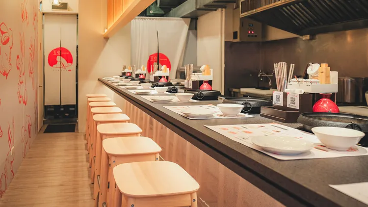 「玉兔壽喜燒專門店」承襲正統「關西式壽喜燒」風格為基礎，以板前式專門店的型態，提供「個人化套餐」。業者提供