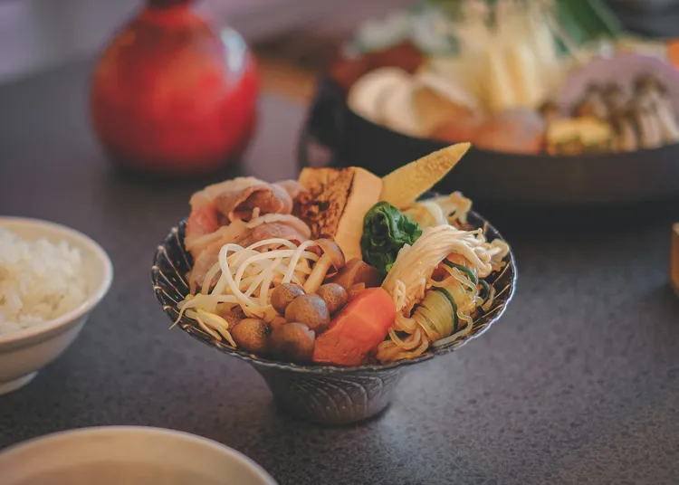 考量東區人潮流動快速，玉兔壽喜燒專門店也特別開發「壽喜燒牛／豬丼飯」，售價149元。業者提供