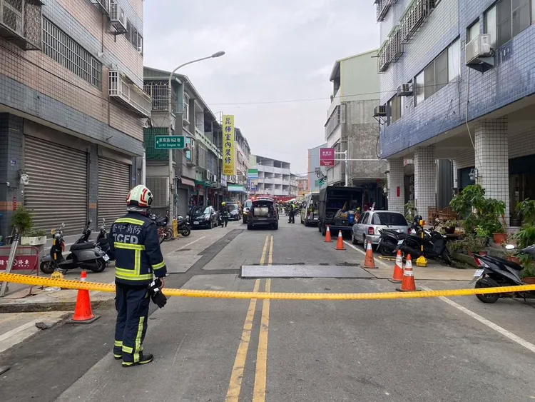 現場拉起封鎖線調查事發原因。民眾提供