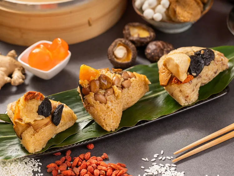 長榮鳳凰酒店（礁溪）今年推出葷、素兩款禮盒，4/30前預購享早鳥優惠價898元。業者提供