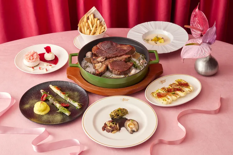 安東廳母親節套餐匠心演繹極致風味，主菜鹽燒風味美國Prime 30天乾式熟成丁骨牛排，油花細緻、香氣醇厚。台北喜來登大飯店提供