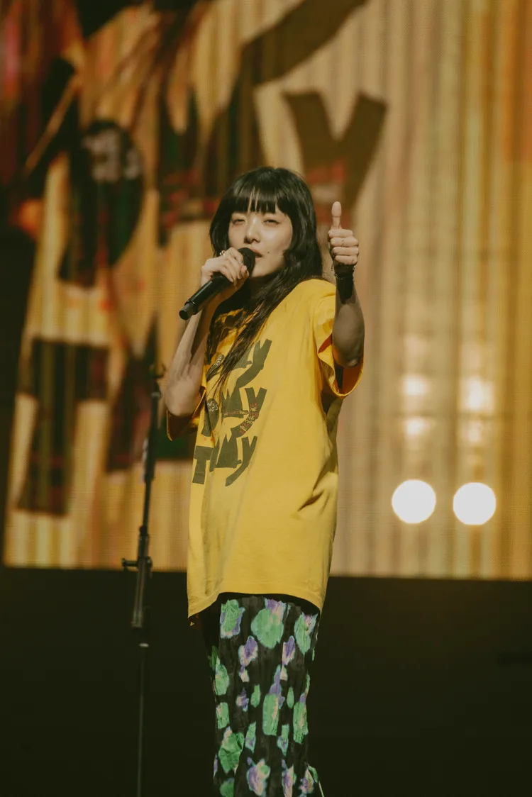 愛繆答應粉絲求婚，下一秒調皮說「才不要」。credit永峰拓也