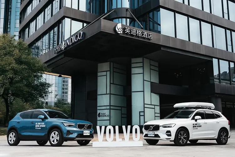 高雄英迪格酒店聯名 VOLVO 凱銳汽車，推出世界地球日限定寵物住房專案。高雄英迪格酒店提供