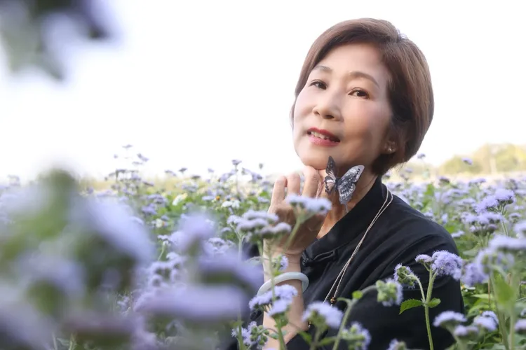 江念庭走過人生低潮，如今，開心活出自信享受生活。尚時代文創娛樂提供