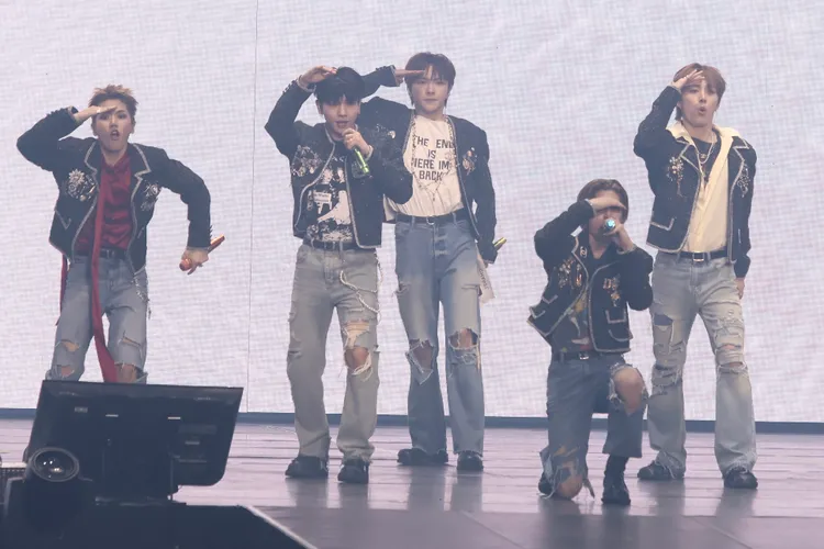 BOYNEXTDOOR賣力又唱又跳。彭欣偉攝