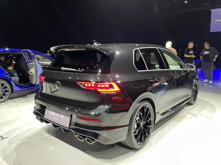 Golf R Black Edition性能套件包含的R Performance專屬大型擾流尾翼，不單在視覺上帶來衝擊性效果，還能夠增加後軸下壓力。林浩昇攝