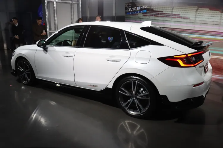 小改款Civic標配11具SRS安全氣囊，同時搭載完整Honda SENSING主動安全系統。周奕豪攝