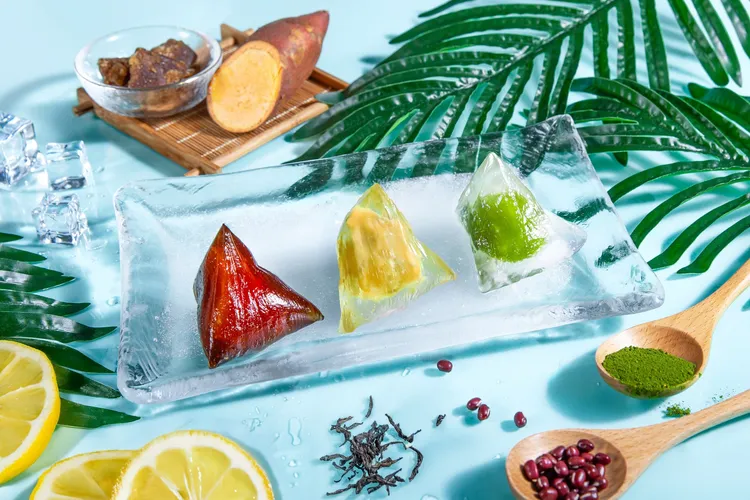 台北萬豪酒店「冰心甜粽禮」，內含三款風味冰粽，含抹茶紅豆、檸檬柚子紅茶、黑糖金薯，沁甜入心。九入裝每組售價699元。業者提供