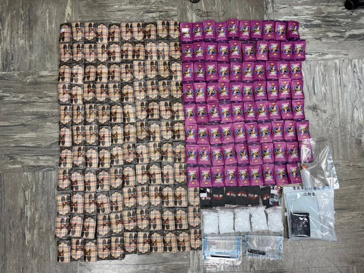 警方查獲大量毒咖啡包。警方提供