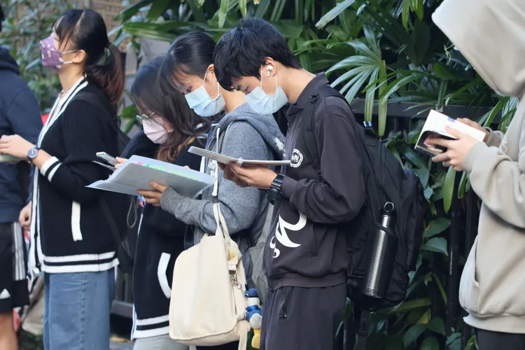 郭男想到兒子考取國立研究所，不想讓家人失望，於是將真相全說了。示意圖非當事人