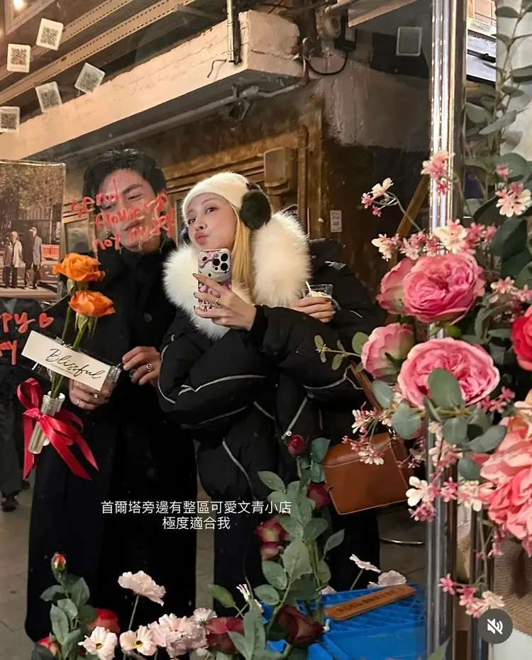 宋柏緯日前被捕捉到與1名金髮正妹熱戀中。翻攝IG