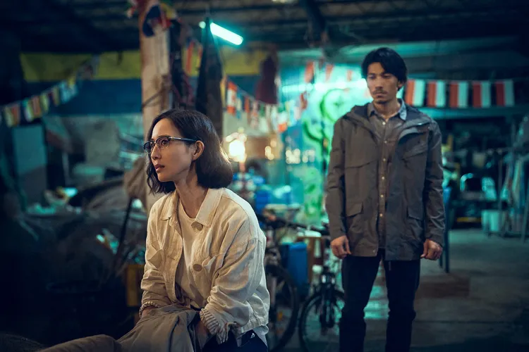 張鈞甯和連炳發合力救人。公視、中華電信、瀚草文創提供