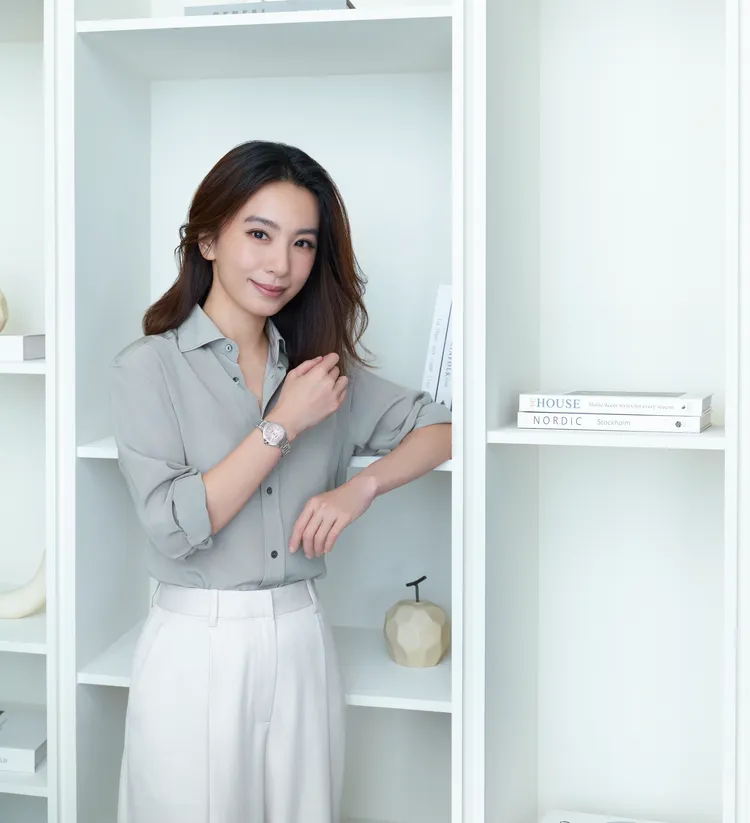 田馥甄配戴粉紅色面盤的EM1160-58X錶款。品牌提供