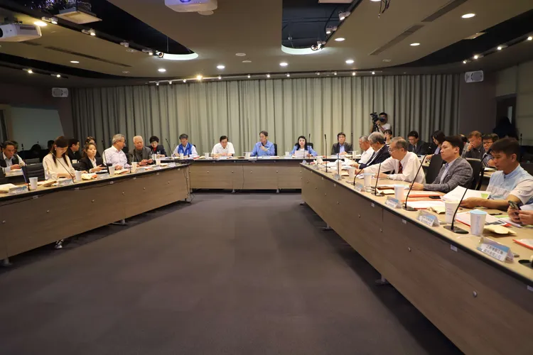 參與會議的業者建言朝野應團結一致，藍綠都該停止大罷免。雲縣府提供