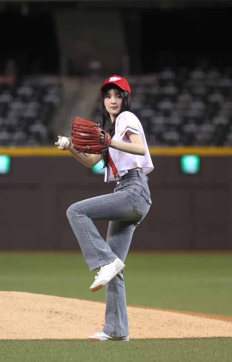 GYUBIN今天軟萌秀中文，甜喊：「大家好，味全加油！」。攝影中心攝