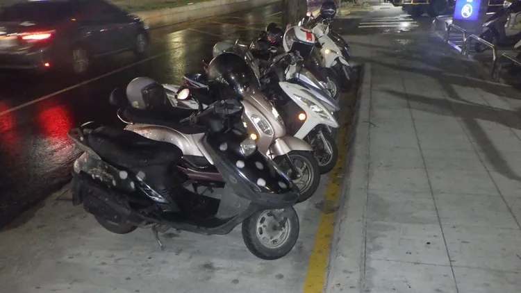 交警掃蕩黃線停車。翻攝畫面