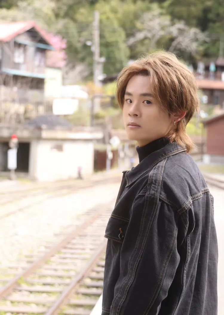 吳胤呈將生活點滴化為創作養份。尚時代文創娛樂提供