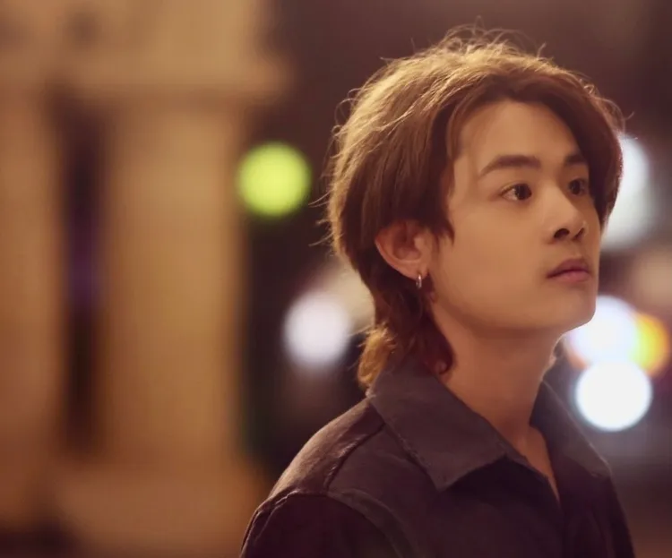 吳胤呈獲得電影導演之邀約，為師姐江念庭演出的微電影《農村CEO》創作主題曲。尚時代文創娛樂提供