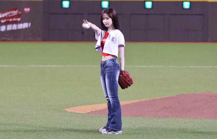 海嫄登上投手丘架式十足。莊宗達攝