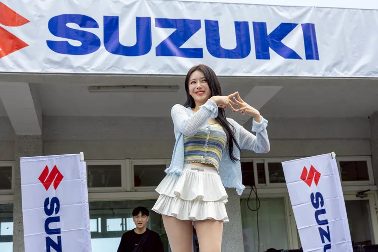 李雅英於活動當天上午11點正式登場，親切與車主們打招呼，更親自帶領大家合跳趣味的SUZUKI專屬應援舞蹈。業者提供