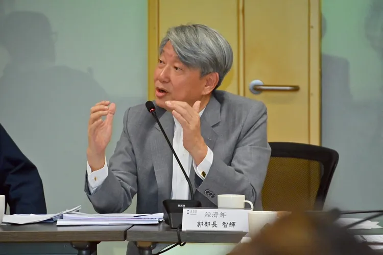 經濟部長郭智輝說，中國鋼材洗產地問題十分嚴重，經濟部與財政部會聯合嚴查。翻攝畫面