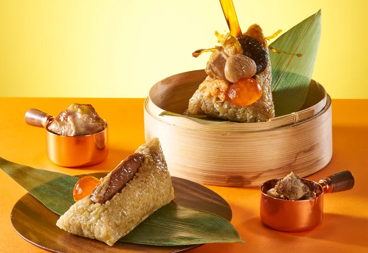 「御品花雕雞肉粽」以台灣上等雞腿肉搭配獨家秘方細火慢燉，內餡包含干貝、栗子、香菇、鹹鴨蛋黃、蝦米等食材，醇厚酒香完美入味。凱撒飯店連鎖提供