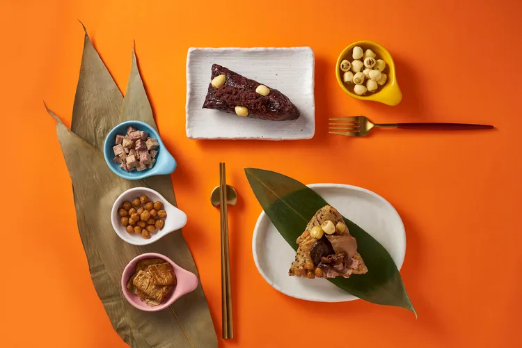 素食組合「凱撒蔬福粽香禮盒」，早鳥優惠價918元，內含經典紫金相思粽三入及冠軍紅藜蔬福粽二入。凱撒飯店連鎖提供