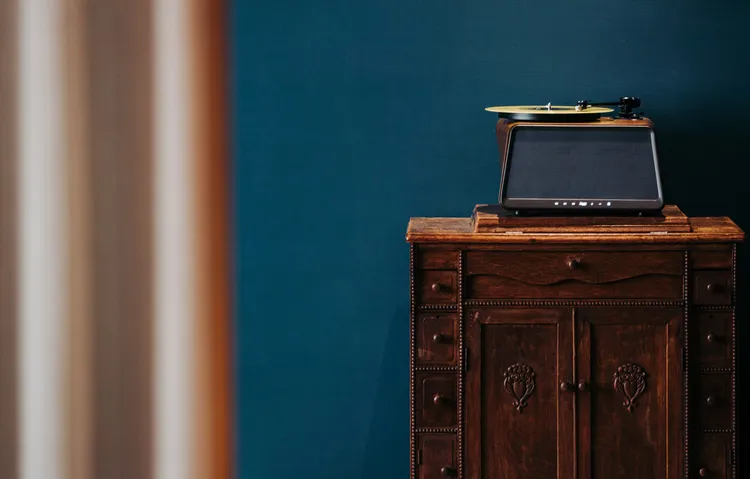 Booking.com 旅宿夥伴「友愛街旅館」共提供 5 種房型，配有黑膠唱機的房型深受音樂愛好者喜愛。業者提供