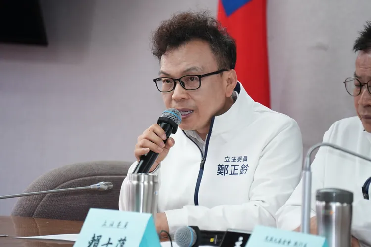 國民黨立委鄭正鈐否認動員移工上凱道。資料照片