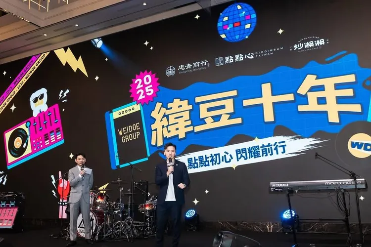 阿緯跨足餐飲業十年有成，年營收達10億台幣。翻攝阿緯臉書