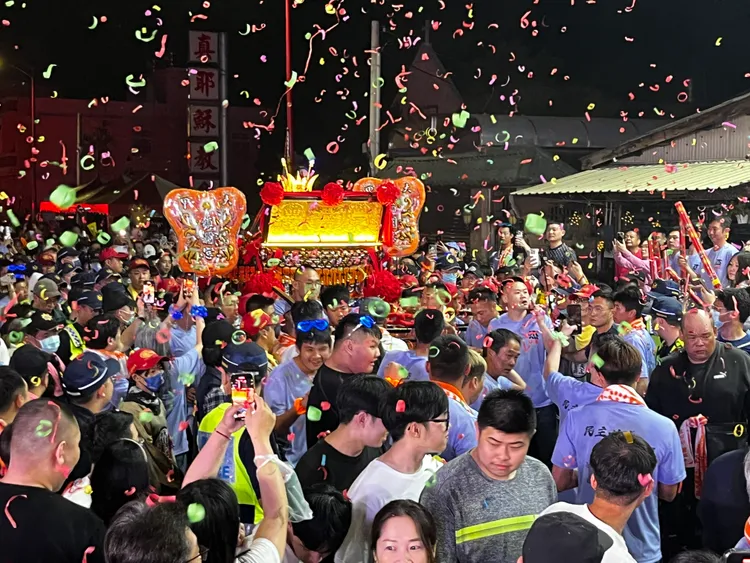 2025大甲鎮瀾宮媽祖回鑾，吸引許多民眾參加。嘉縣府提供