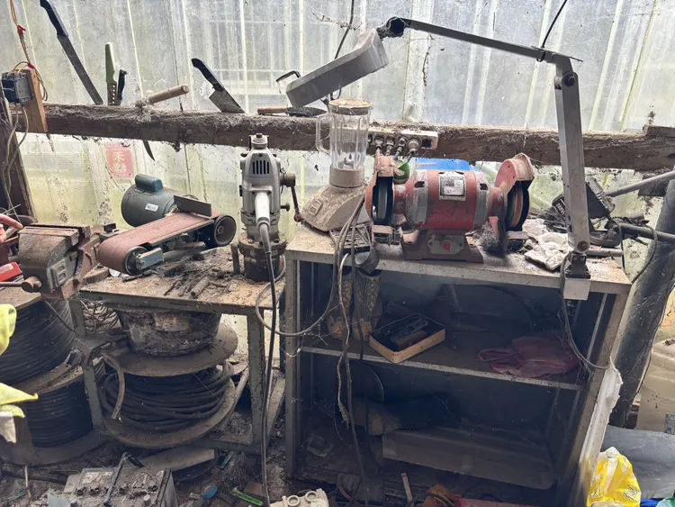 改造槍械器具。翻攝畫面