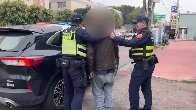 羅嫌落網後辯稱因酒後心情不好才縱火，被依公共危險罪送辦。民眾提供