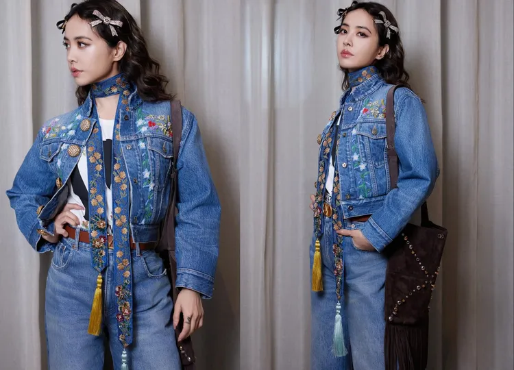 蔡依林換上刺繡單寧外套，並以蝴蝶結髮夾點綴出俏皮感。品牌提供