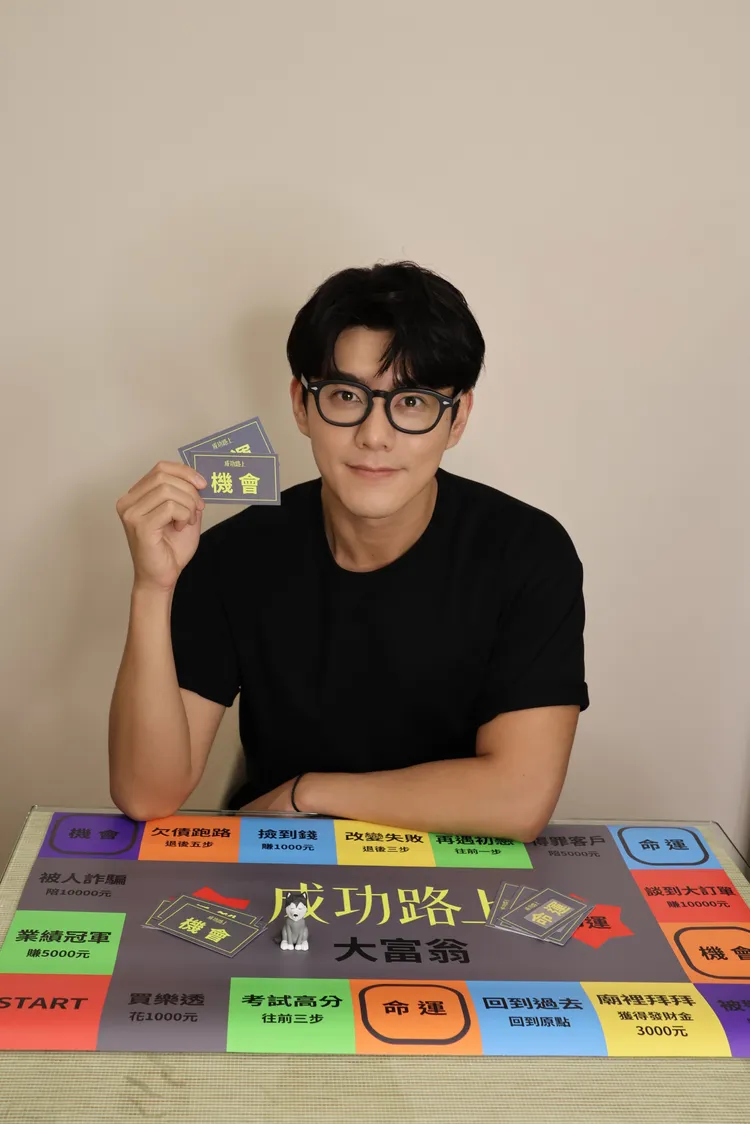 李程彬挑戰《成功路上》版大富翁 。東旭九翔娛樂